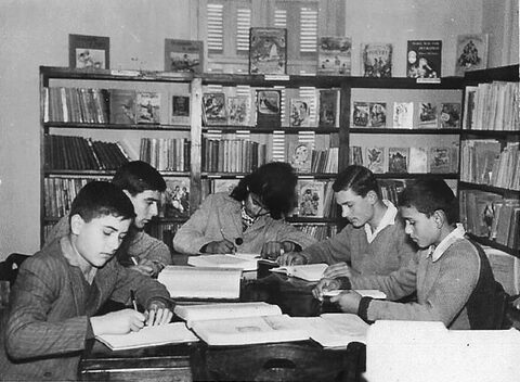 Μαθητές στη Βιβλιοθήκη