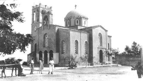 Επισκέπτριες στη πλατεία Χαλασμένης