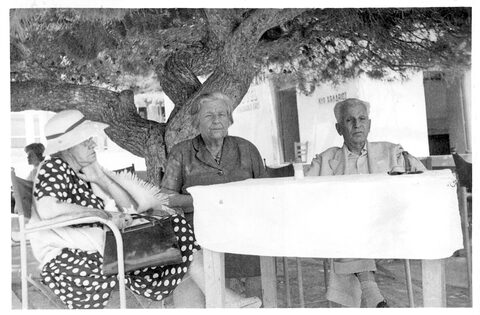 Το ζεύγος Βάρναλη στην Αγία Μαρίνα