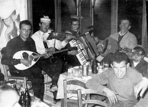 Στην ταβέρνα του Κανάκη